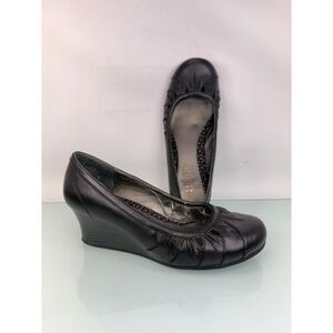 Mudd Black Wedge Pumps Round Toe Pleated Slip On Heels Women Size 6M Preppy Y2K
